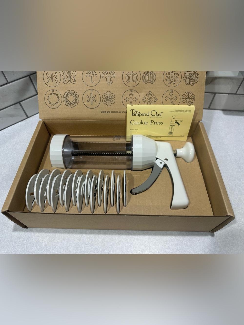Pampered Chef Cookie Press 1525 Complete set. Like new